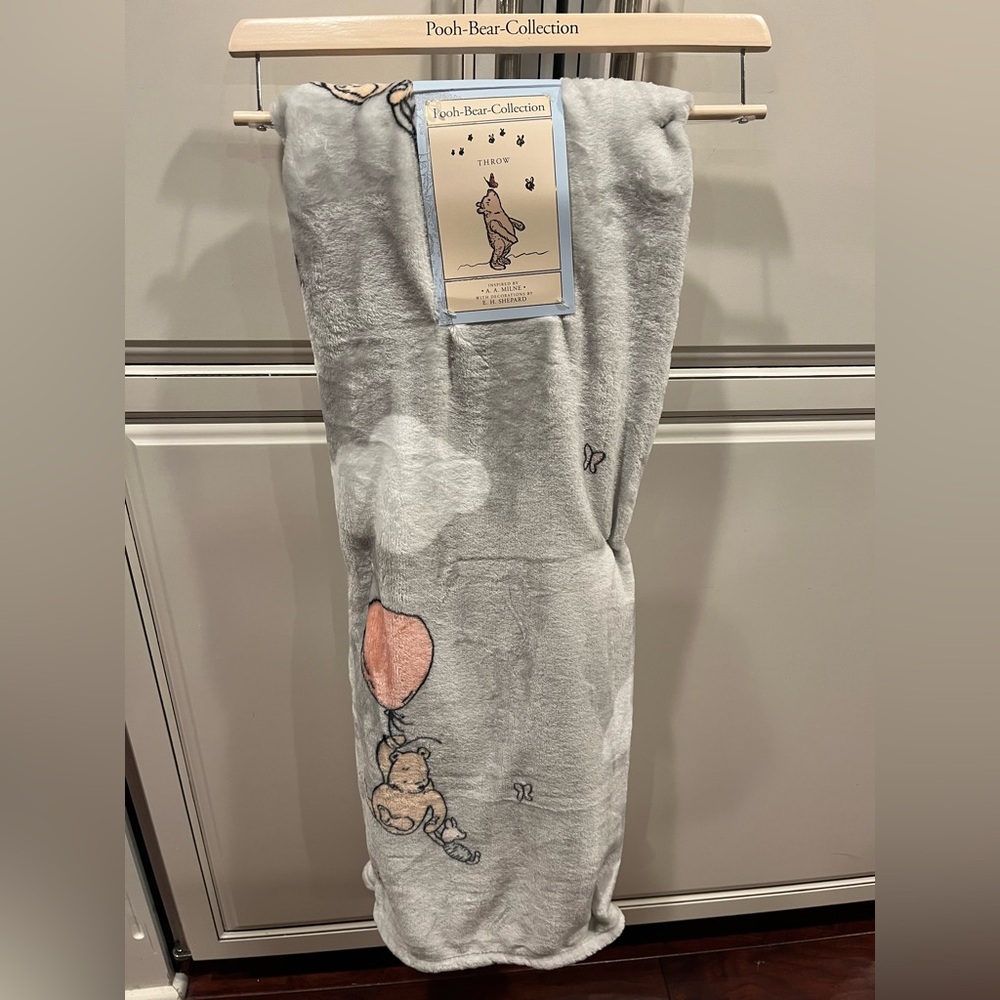 The Pooh Bear Collection- Winnie the Pooh Blanket Throw